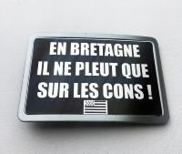 Boucle de ceinture Message/ Humour "En Bretagne, il ne pleut que sur les..."